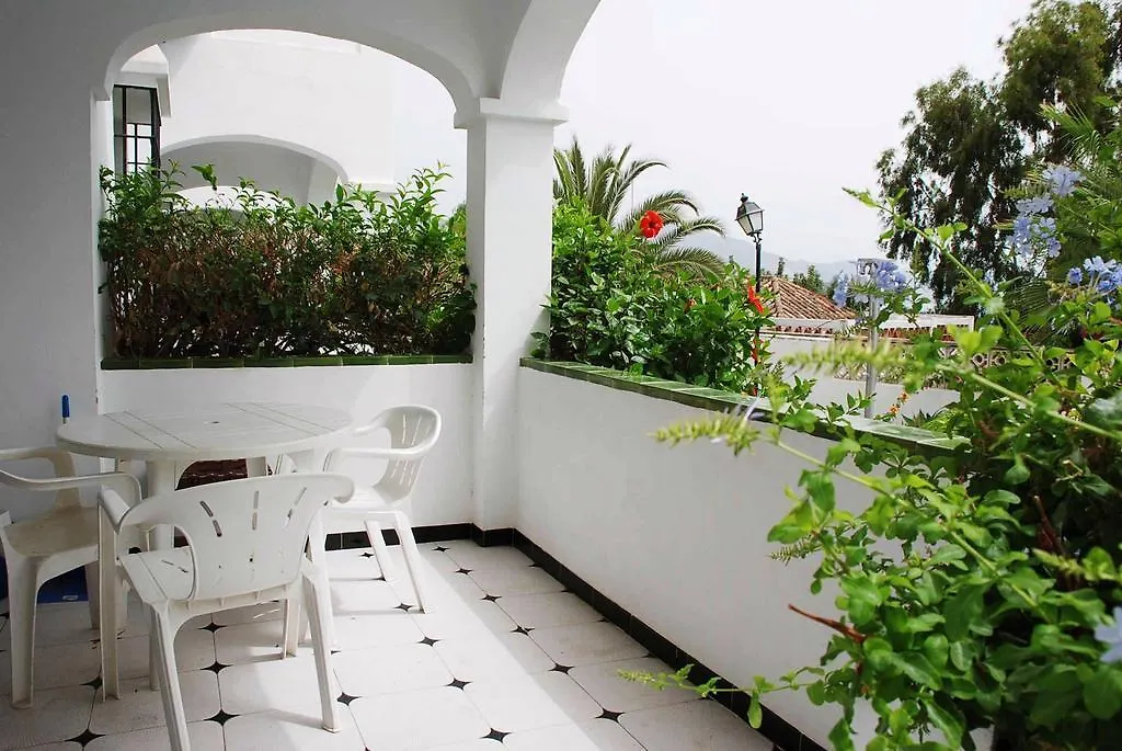 Apartamentos El Califa Нерха